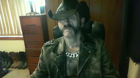 Snapshot of leathergreaser chatting on 27, 10, 2025 leathergreaser online show from 27, 10, 2025