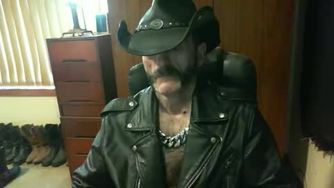 Snapshot of leathergreaser chatting on 28, 10, 2025 leathergreaser online show from 28, 10, 2025