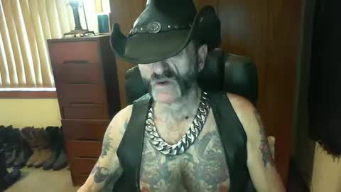 Snapshot of leathergreaser chatting on 29, 10, 2025 leathergreaser online show from 29, 10, 2025