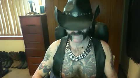 Snapshot of leathergreaser chatting on 30, 10, 2025 leathergreaser online show from 30, 10, 2025