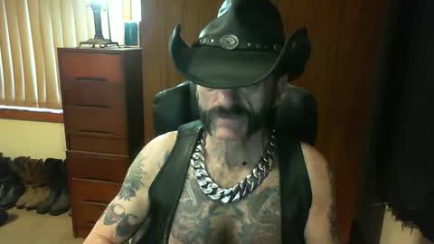Snapshot of leathergreaser chatting on 1, 11, 2025 leathergreaser online show from 1, 11, 2025