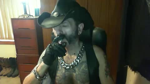 Snapshot of leathergreaser chatting on 2, 11, 2025 leathergreaser online show from 2, 11, 2025