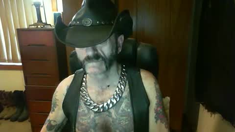 Snapshot of leathergreaser chatting on 3, 11, 2025 leathergreaser online show from 3, 11, 2025