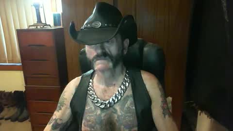 Snapshot of leathergreaser chatting on 5, 11, 2025 leathergreaser online show from 5, 11, 2025
