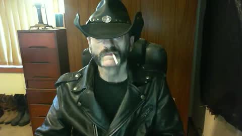 Snapshot of leathergreaser chatting on 5, 11, 2025 leathergreaser online show from 5, 11, 2025