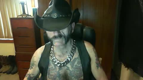 Snapshot of leathergreaser chatting on 6, 11, 2025 leathergreaser online show from 6, 11, 2025