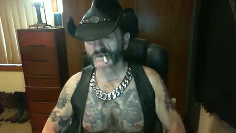 Snapshot of leathergreaser chatting on 7, 11, 2025 leathergreaser online show from 7, 11, 2025