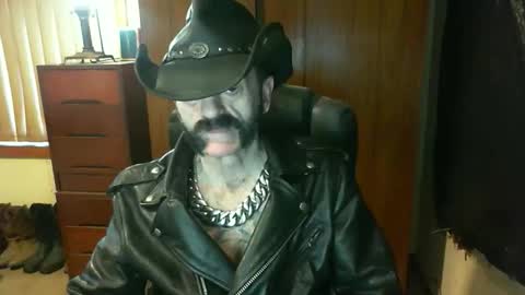 Snapshot of leathergreaser chatting on 9, 11, 2025 leathergreaser online show from 9, 11, 2025