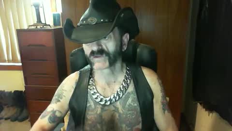 Snapshot of leathergreaser chatting on 10, 11, 2025 leathergreaser online show from 10, 11, 2025