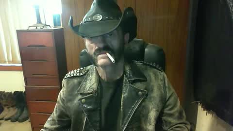 Snapshot of leathergreaser chatting on 11, 11, 2025 leathergreaser online show from 11, 11, 2025