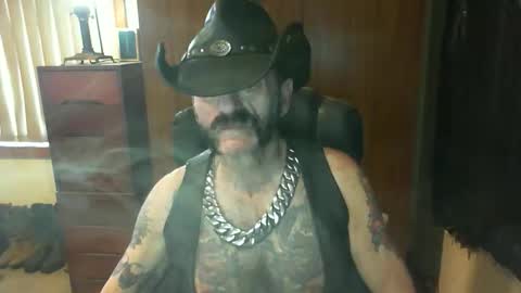 Snapshot of leathergreaser chatting on 12, 11, 2025 leathergreaser online show from 12, 11, 2025