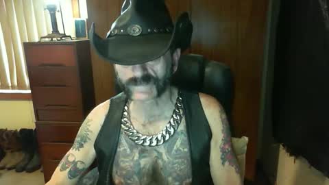 Snapshot of leathergreaser chatting on 13, 11, 2025 leathergreaser online show from 13, 11, 2025