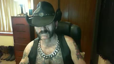 Snapshot of leathergreaser chatting on 16, 11, 2025 leathergreaser online show from 16, 11, 2025