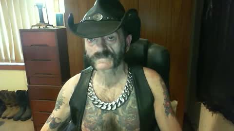 Snapshot of leathergreaser chatting on 17, 11, 2025 leathergreaser online show from 17, 11, 2025