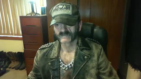 Snapshot of leathergreaser chatting on 19, 11, 2025 leathergreaser online show from 19, 11, 2025