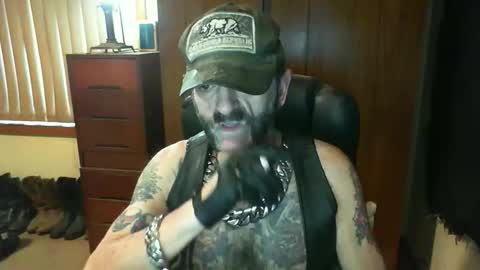 Snapshot of leathergreaser chatting on 20, 11, 2025 leathergreaser online show from 20, 11, 2025