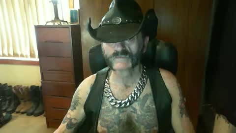 Snapshot of leathergreaser chatting on 23, 11, 2025 leathergreaser online show from 23, 11, 2025