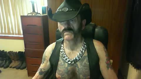 Snapshot of leathergreaser chatting on 25, 11, 2025 leathergreaser online show from 25, 11, 2025