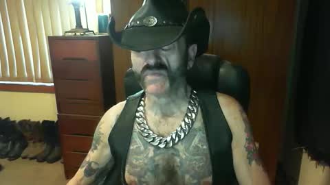 Snapshot of leathergreaser chatting on 25, 11, 2025 leathergreaser online show from 25, 11, 2025