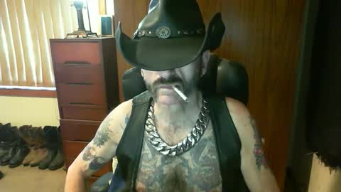 Snapshot of leathergreaser chatting on 26, 11, 2025 leathergreaser online show from 26, 11, 2025