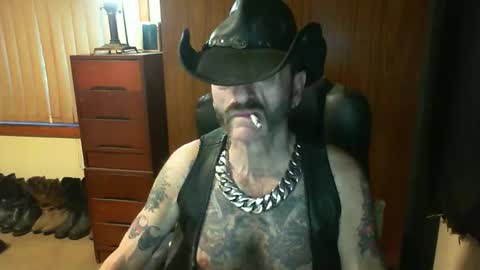 Snapshot of leathergreaser chatting on 28, 11, 2025 leathergreaser online show from 28, 11, 2025