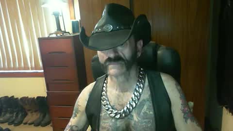 Snapshot of leathergreaser chatting on 2, 12, 2025 leathergreaser online show from 2, 12, 2025
