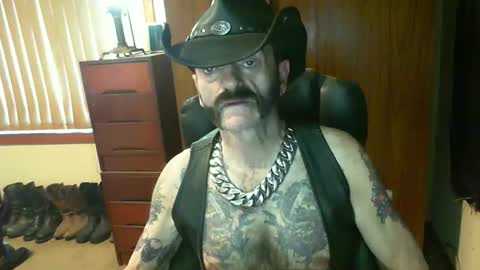 Snapshot of leathergreaser chatting on 3, 12, 2025 leathergreaser online show from 3, 12, 2025