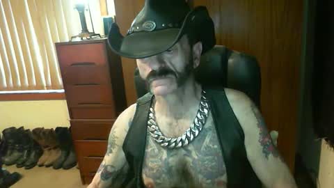 Snapshot of leathergreaser chatting on 4, 12, 2025 leathergreaser online show from 4, 12, 2025