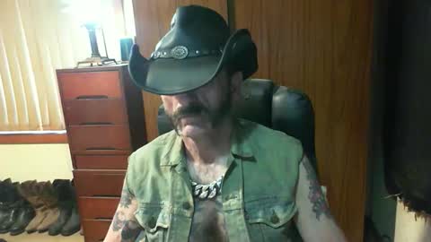 Snapshot of leathergreaser chatting on 14, 12, 2025 leathergreaser online show from 14, 12, 2025