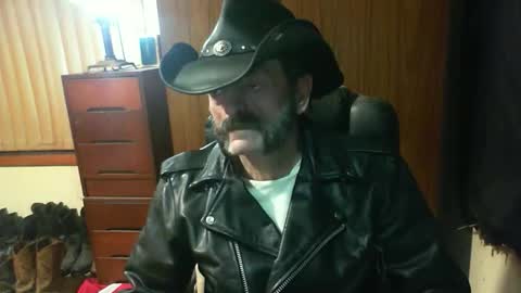 Snapshot of leathergreaser chatting on 8, 6, 2026 leathergreaser online show from 8, 6, 2026