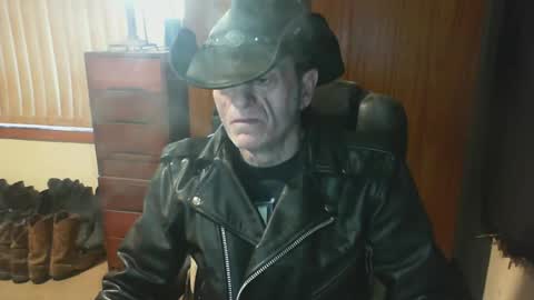 Snapshot of leathergreaser chatting on 4, 7, 2026 leathergreaser online show from 4, 7, 2026