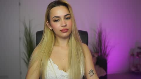 Snapshot of legallyblonde18 chatting on 8, 4, 2026 LegallyBlonde18 online show from 8, 4, 2026