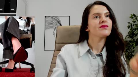 Elle  online show from 12, 12, 2024