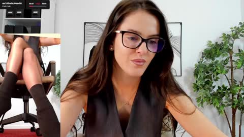 Elle  online show from 28, 1, 2025