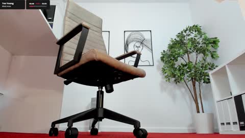 Elle  online show from 5, 2, 2025