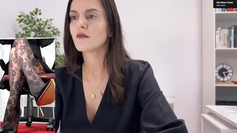 Elle  online show from 11, 11, 2025