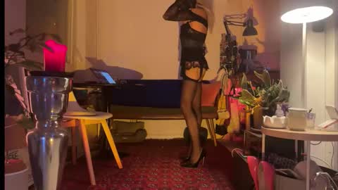 Snapshot of legsylegsinton chatting on 22, 11, 2025 legsylegsinton online show from 22, 11, 2025