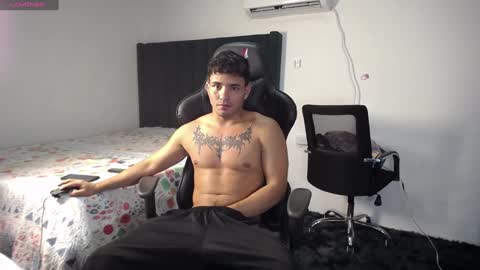 Snapshot of lei_77 chatting on 1, 1, 2025 Lei online show from 1, 1, 2025