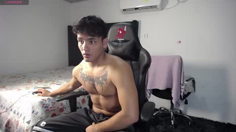 Snapshot of lei_77 chatting on 5, 1, 2025 Lei online show from 5, 1, 2025
