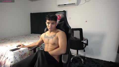 Snapshot of lei_77 chatting on 6, 1, 2025 Lei online show from 6, 1, 2025