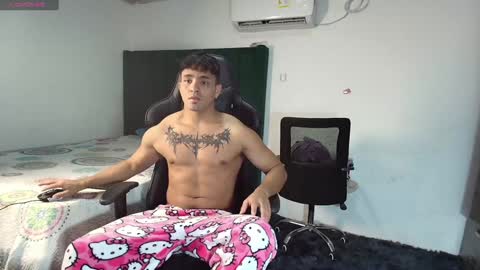 Snapshot of lei_77 chatting on 8, 1, 2025 Lei online show from 8, 1, 2025