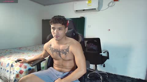 Snapshot of lei_77 chatting on 12, 1, 2025 Lei online show from 12, 1, 2025
