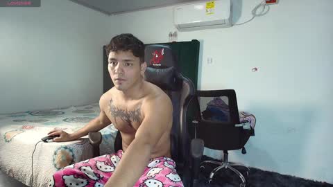 Snapshot of lei_77 chatting on 2, 2, 2025 Lei online show from 2, 2, 2025
