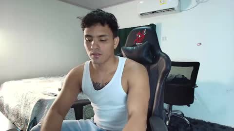 Snapshot of lei_77 chatting on 1, 3, 2025 Lei online show from 1, 3, 2025