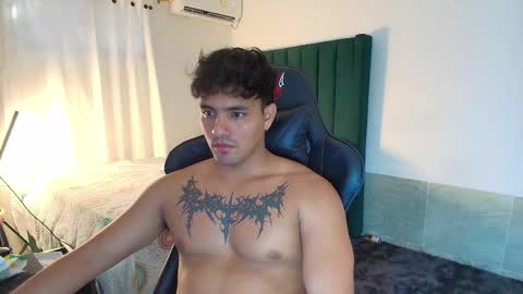 Snapshot of lei_77 chatting on 24, 11, 2025 Lei online show from 24, 11, 2025