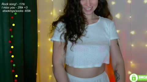 Snapshot of leia_bell chatting on 24, 4, 2026 hey Im Leia and I love rock online show from 24, 4, 2026