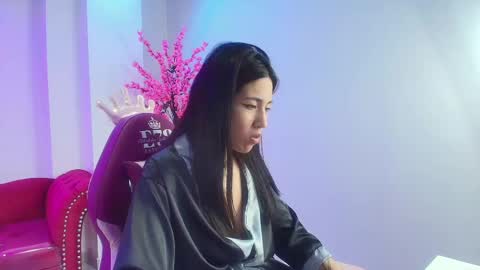 Snapshot of leia_queens chatting on 4, 1, 2025 Leia. online show from 4, 1, 2025