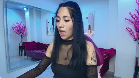 Snapshot of leia_queens chatting on 2, 3, 2025 Leia. online show from 2, 3, 2025