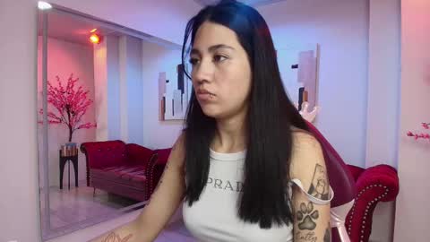 Snapshot of leia_queens chatting on 5, 3, 2025 Leia. online show from 5, 3, 2025