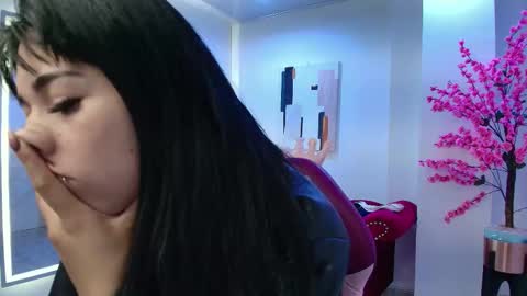 Snapshot of leia_queens chatting on 13, 10, 2025 Leia. online show from 13, 10, 2025